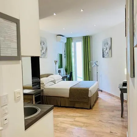 Miramar Delux شقة